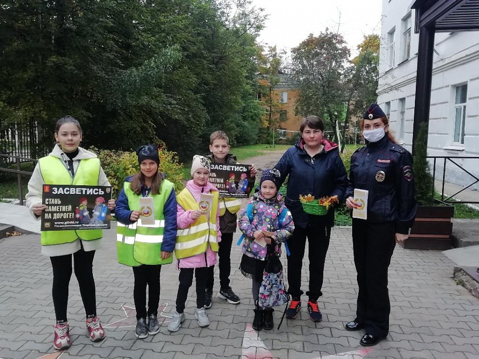 В Бологовском районе сотрудники ГИБДД провели акцию «Засветись!» В Бологовском районе сотрудники ГИБДД провели акцию «Засветись!»