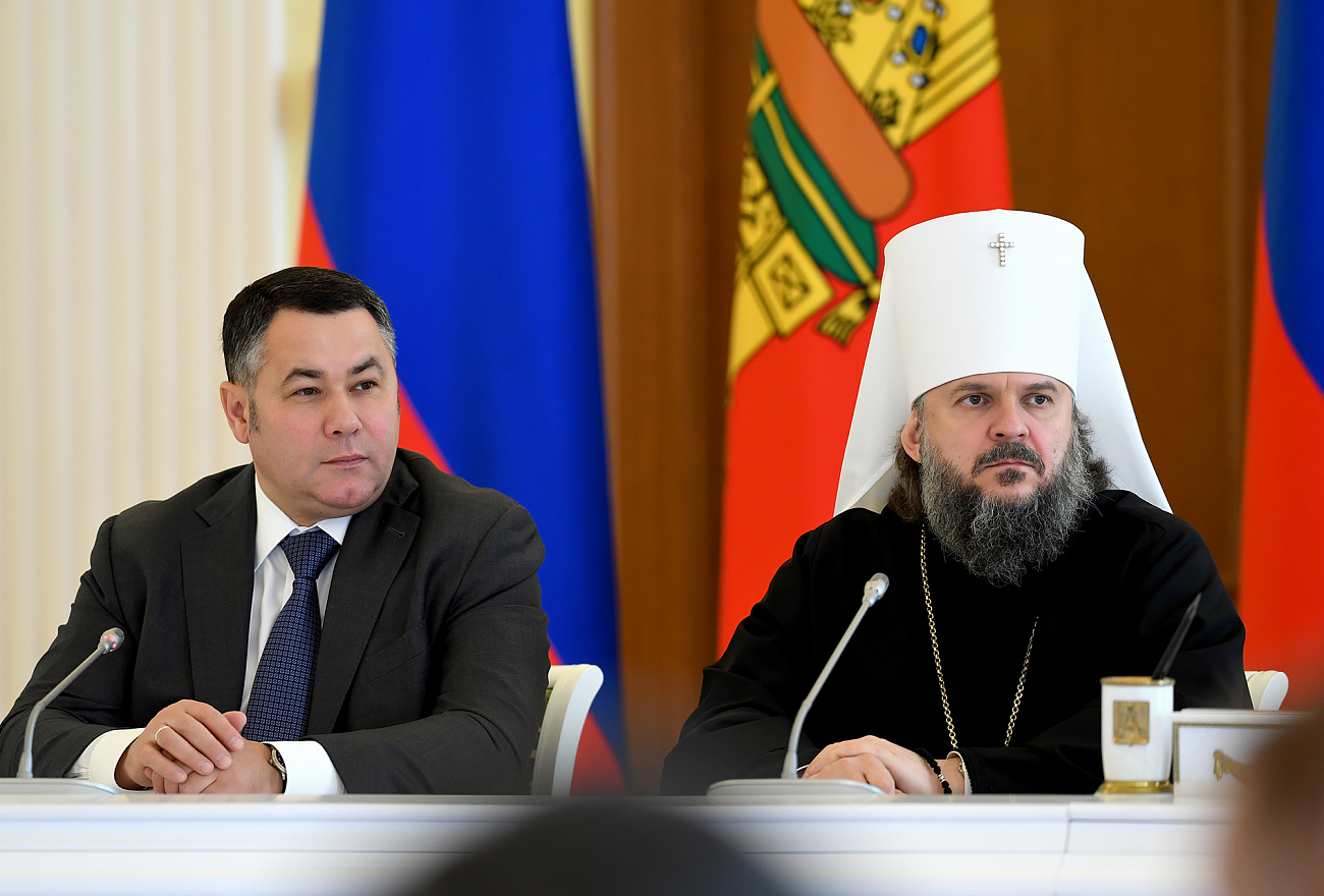 Игорь Руденя обсудил вопросы духовно-нравственного воспитания с митрополитом Амвросием Игорь Руденя обсудил вопросы духовно-нравственного воспитания с митрополитом Амвросием