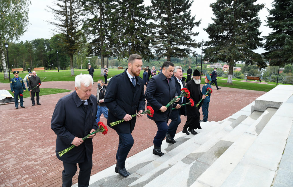 Игорь Руденя в Ржеве почтил память освободителей города от немецко-фашистских захватчиков 