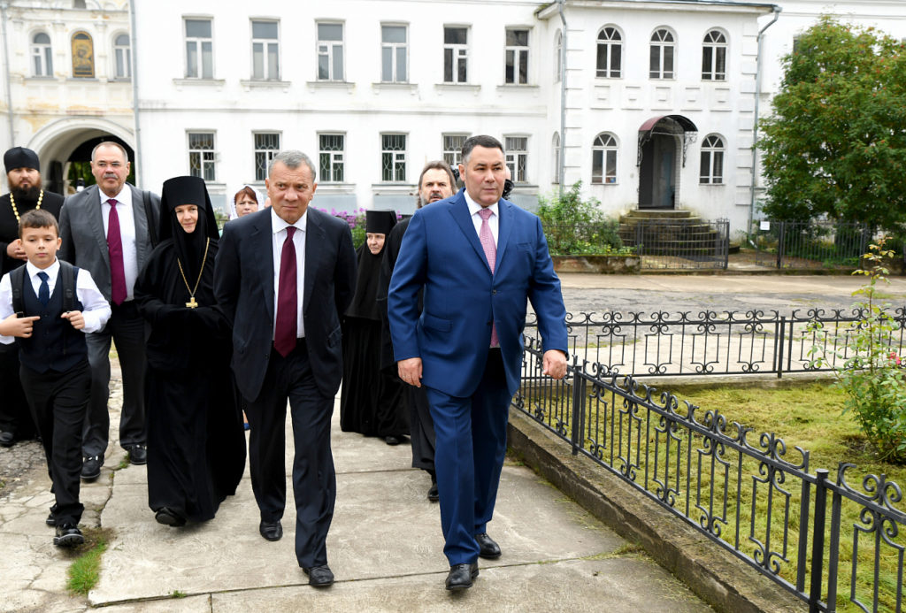 Игорь Руденя и вице-премьер Юрий Борисов посетили Казанский монастырь в Вышнем Волочке