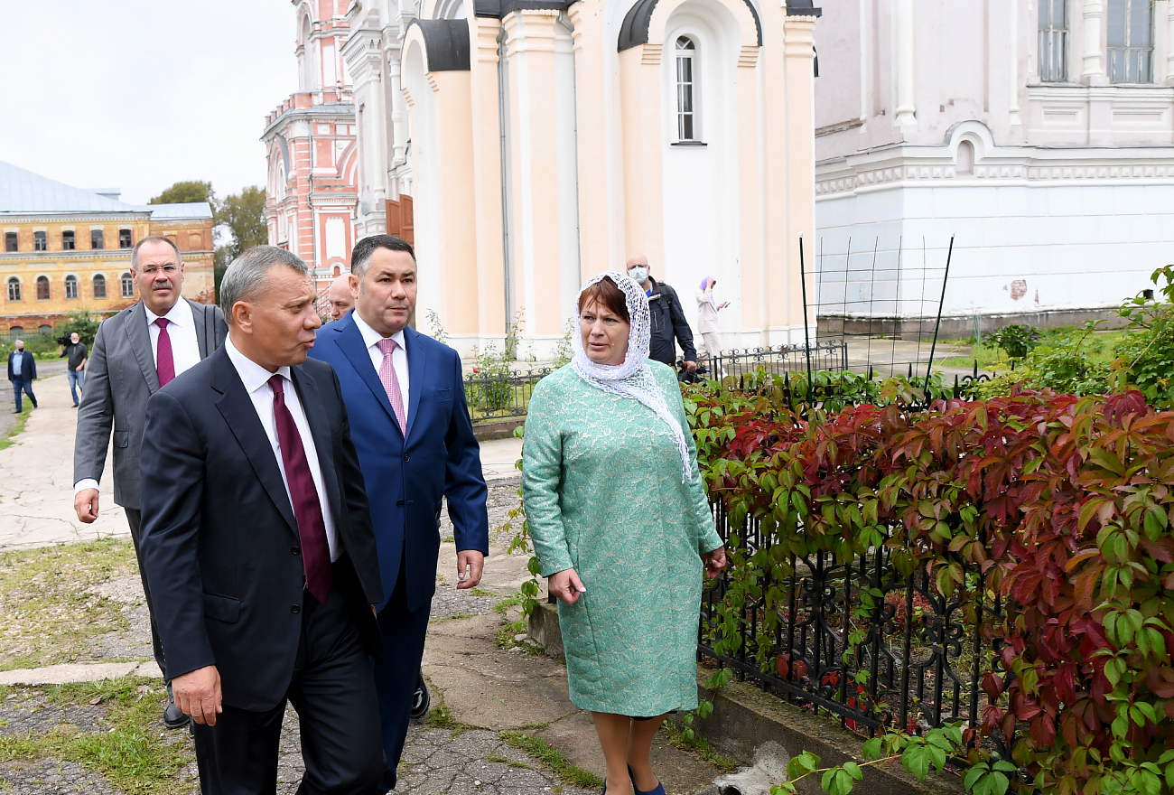 Игорь Руденя и вице-премьер Юрий Борисов посетили Казанский монастырь в Вышнем Волочке