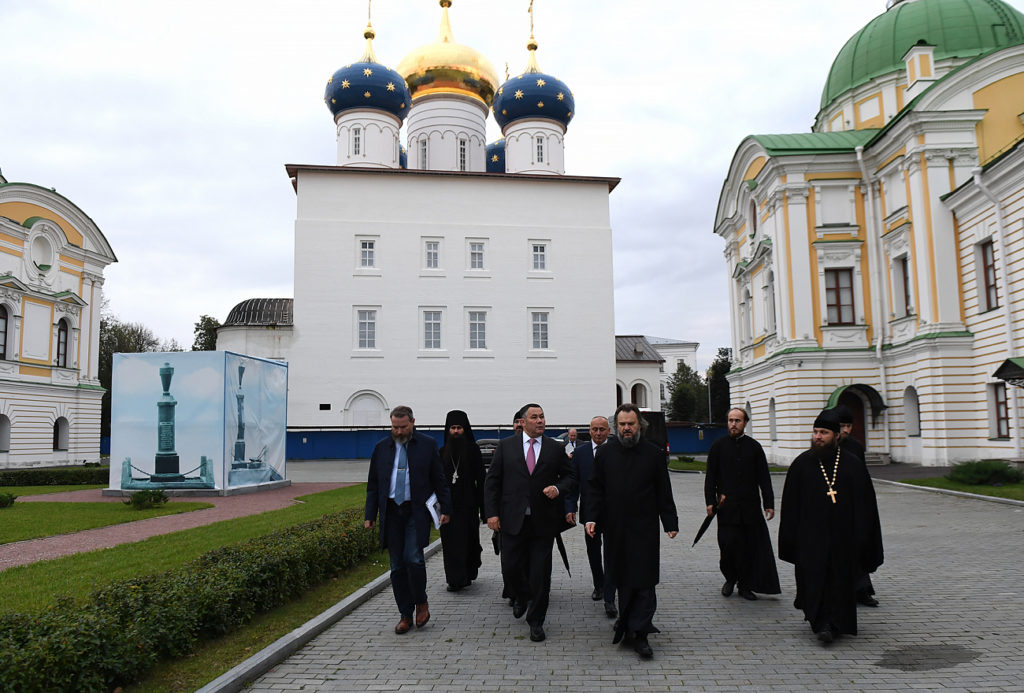 Игорь Руденя и митрополит Тверской и Кашинский Амвросий осмотрели Спасо-Преображенский собор
