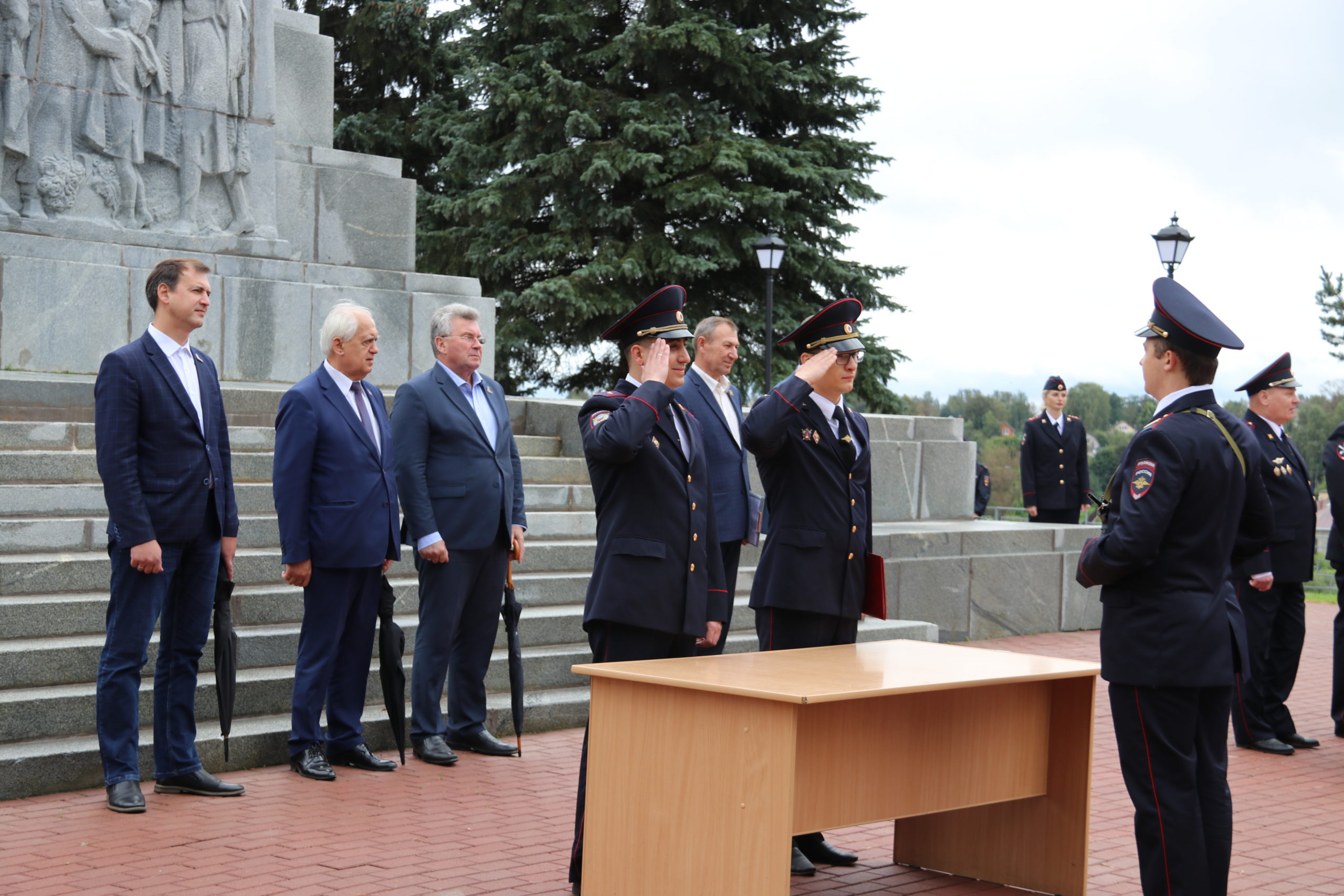 В полку прибыло: Андрей Белоцерковский поздравил полицейских Ржева с принятием присяги