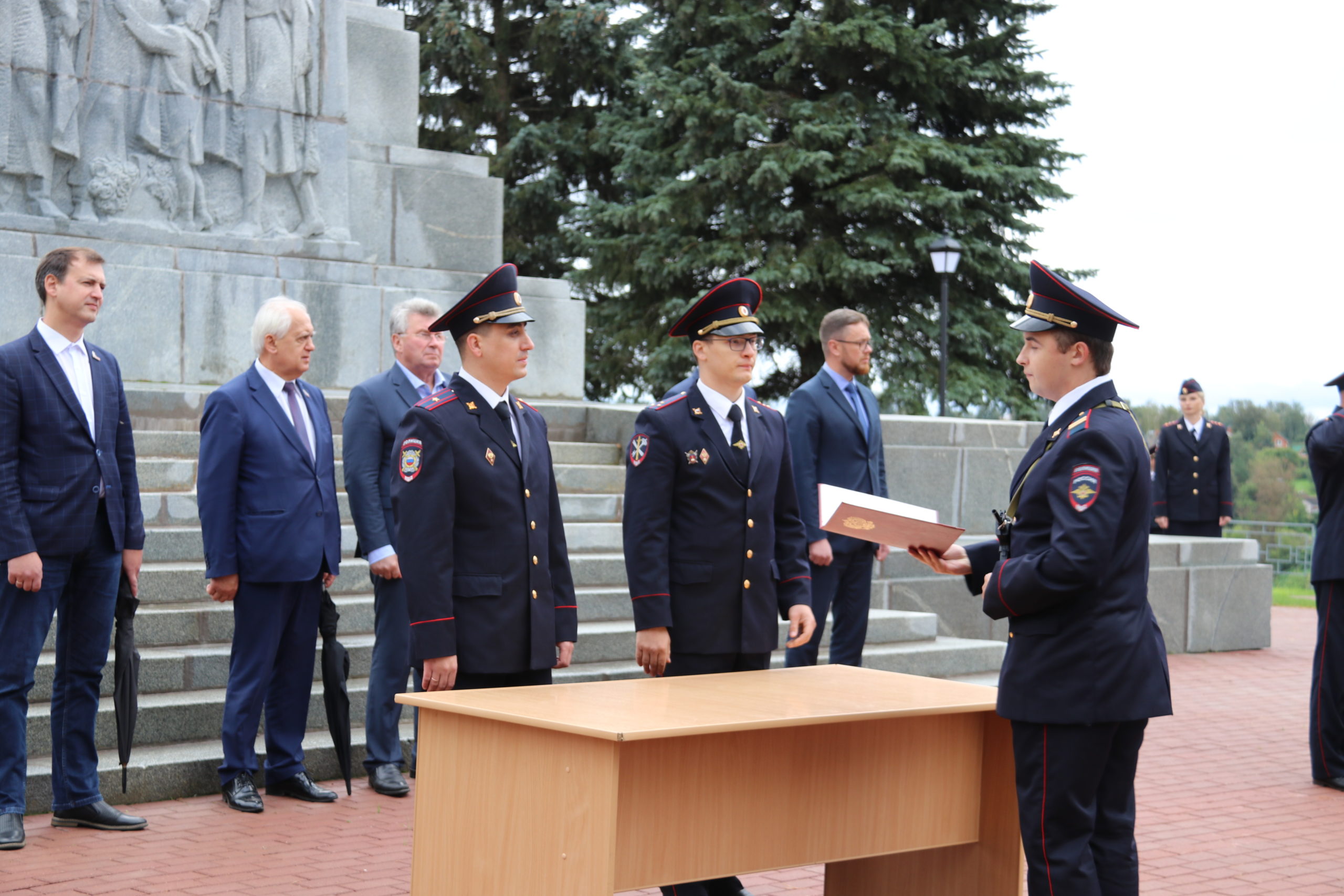 В полку прибыло: Андрей Белоцерковский поздравил полицейских Ржева с принятием присяги