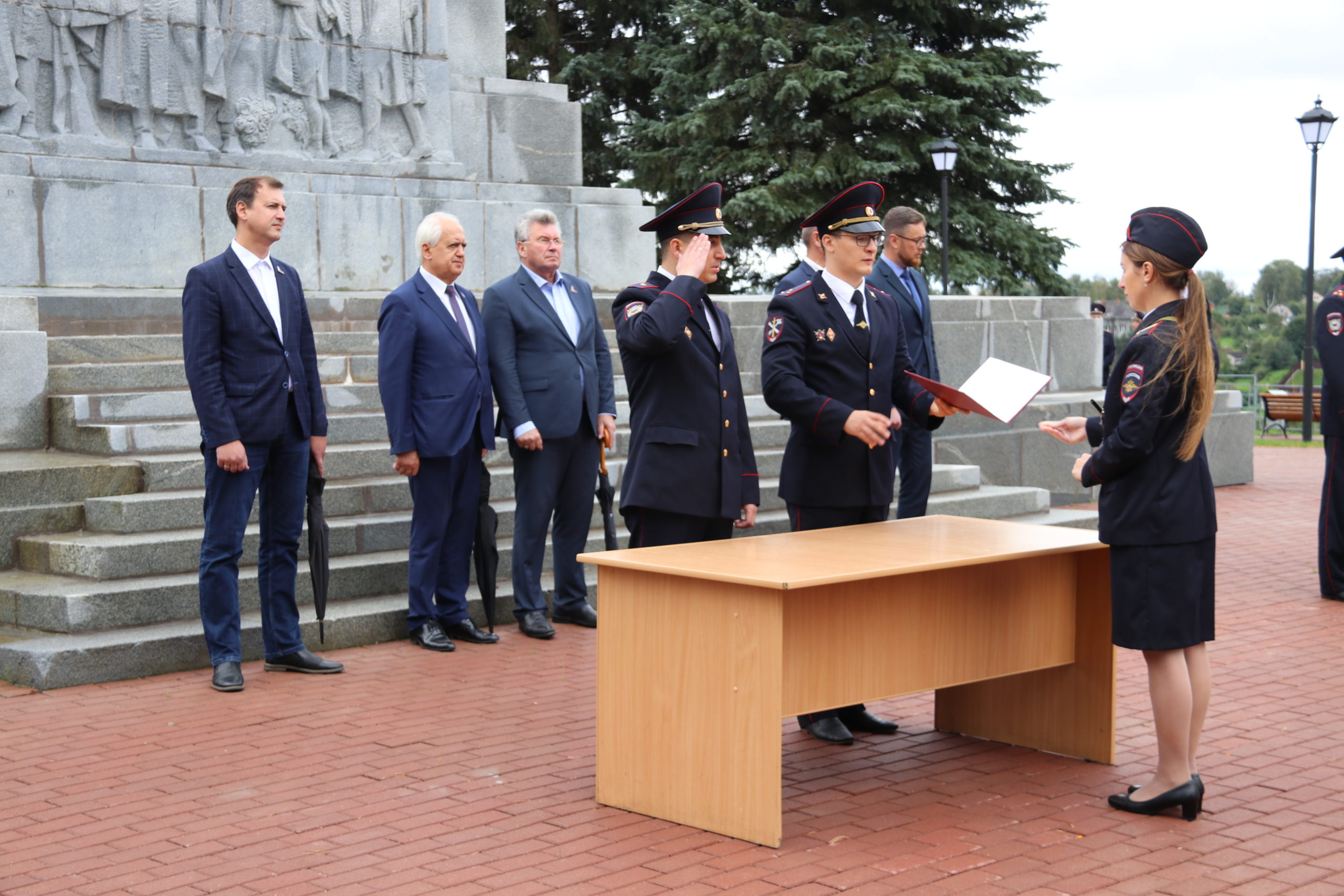 В полку прибыло: Андрей Белоцерковский поздравил полицейских Ржева с принятием присяги