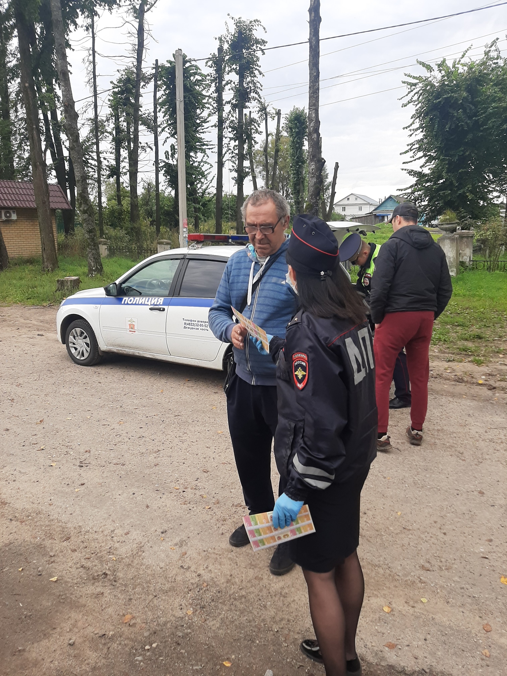 В Тверской области автоинспекторы напомнили пешеходам о правилах безопасности