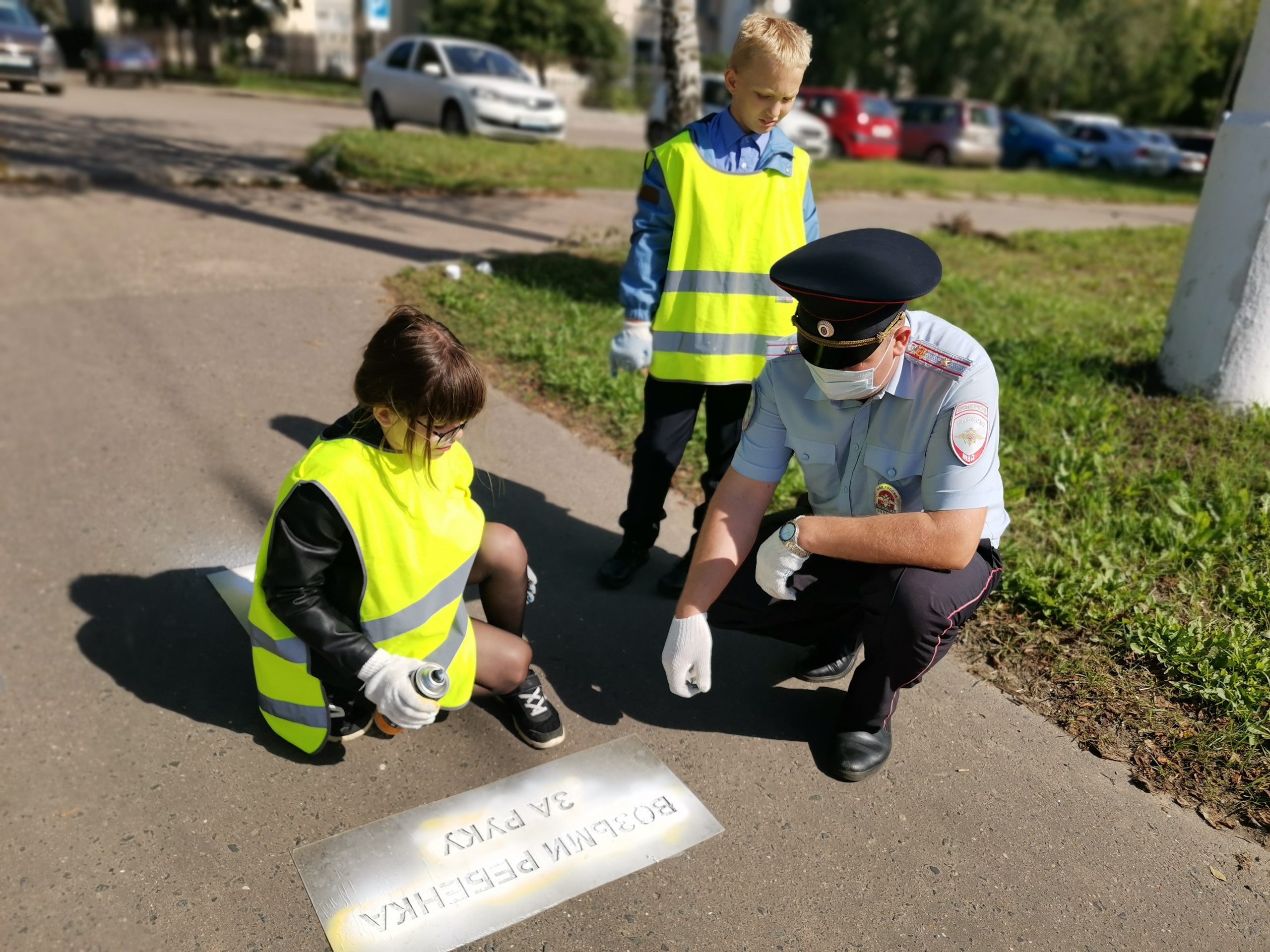 Тверские автоинспекторы провели акцию для детворы