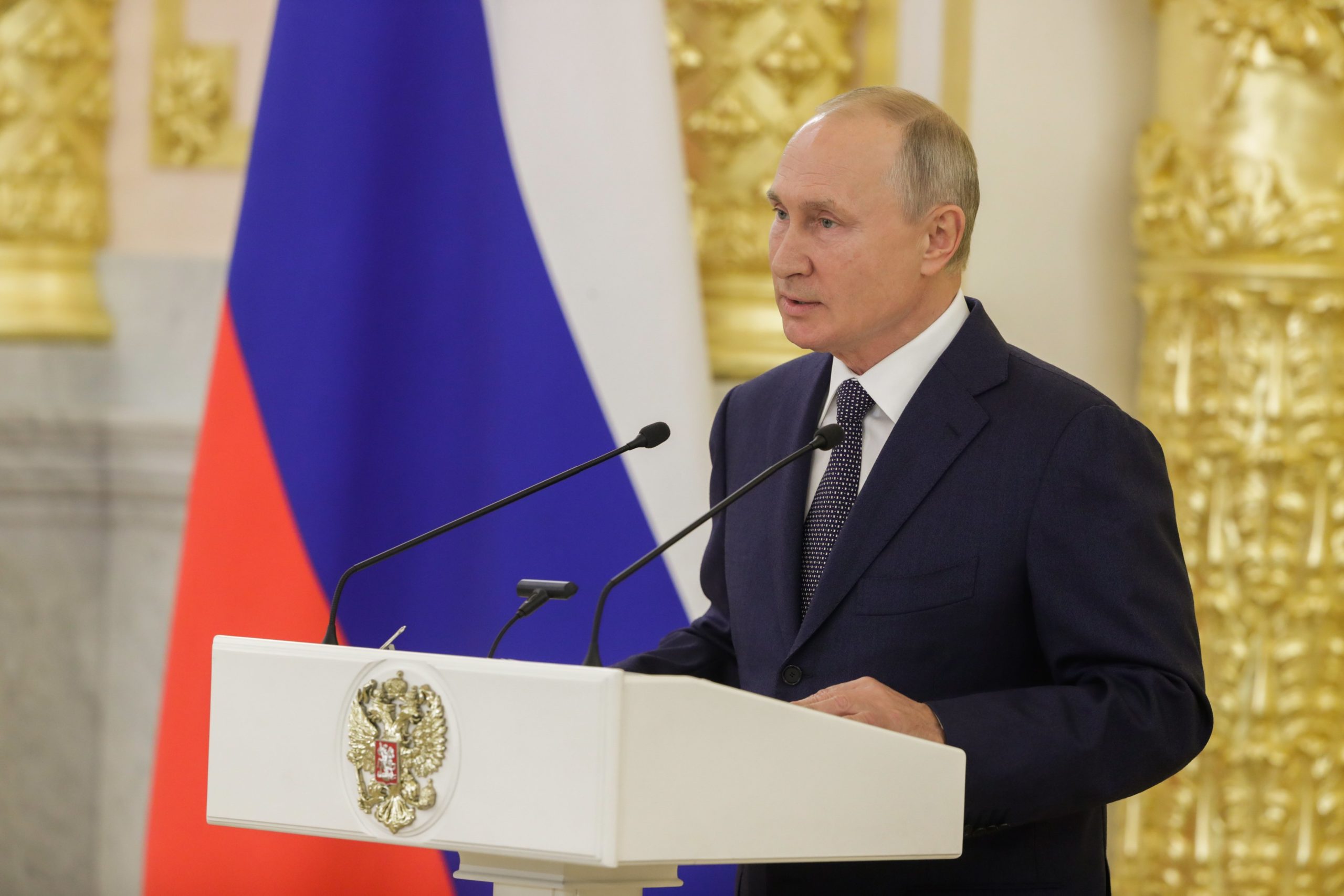 Президент России Владимир Путин встретился с сенаторами в Кремле Президент России Владимир Путин встретился с сенаторами в Кремле