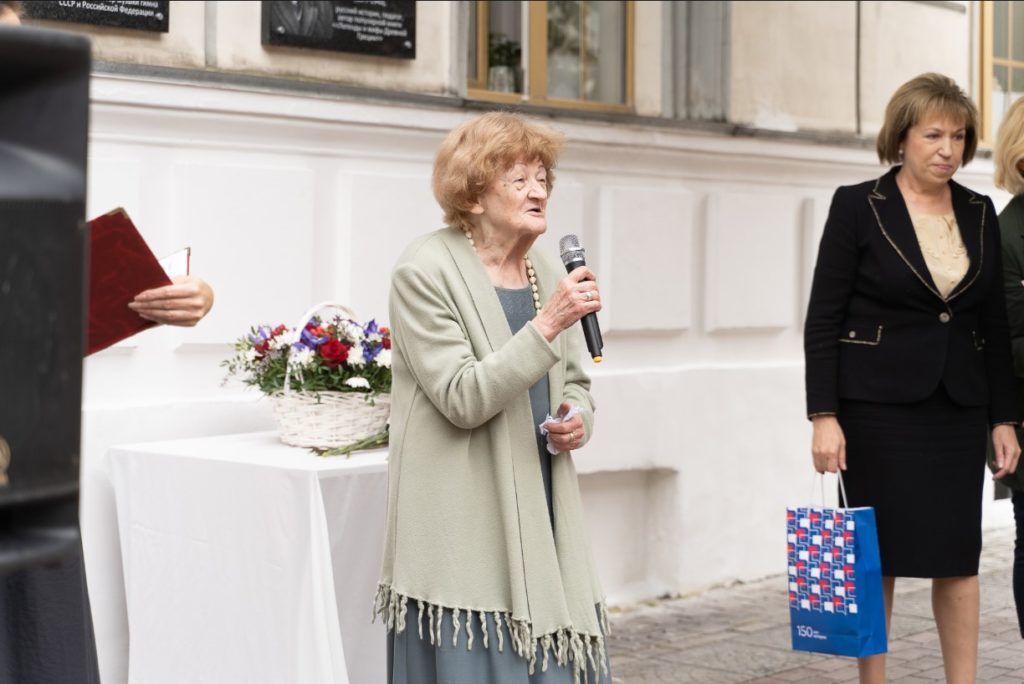 На здании университета в Твери установил памятные доски в честь выдающихся преподавателей