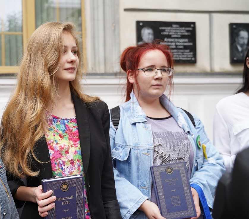 На здании университета в Твери установил памятные доски в честь выдающихся преподавателей