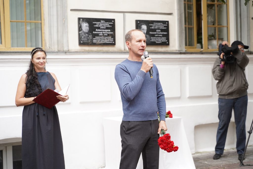 На здании университета в Твери установил памятные доски в честь выдающихся преподавателей