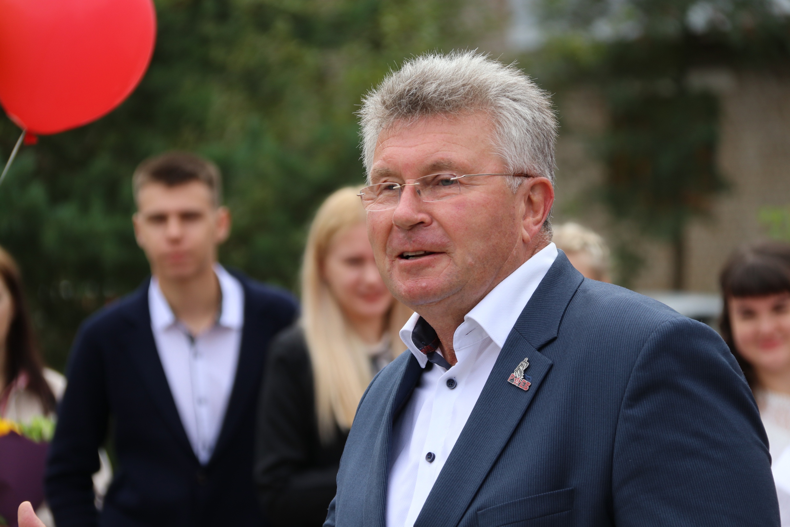 Андрей Белоцерковский на торжественной линейке поздравил ржевских школьников с Днём знаний Андрей Белоцерковский на торжественной линейке поздравил ржевских школьников с Днём знаний