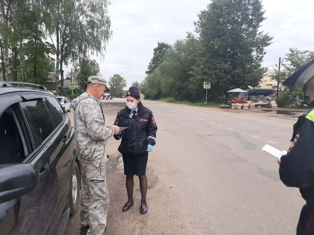 В Тверской области автоинспекторы напомнили пешеходам о правилах безопасности В Тверской области автоинспекторы напомнили пешеходам о правилах безопасности