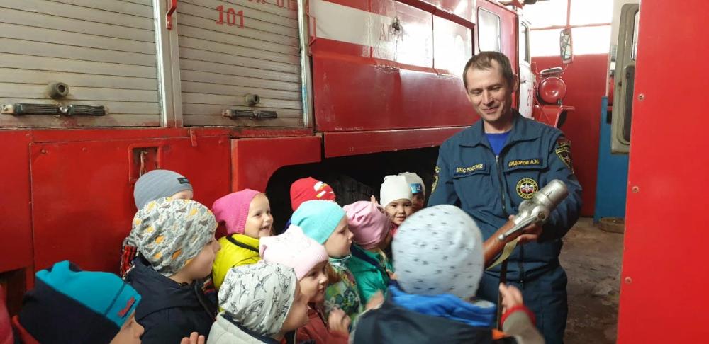 В Бологое воспитанники детского сада побывали в пожарно-спасательной части В Бологое воспитанники детского сада побывали в пожарно-спасательной части