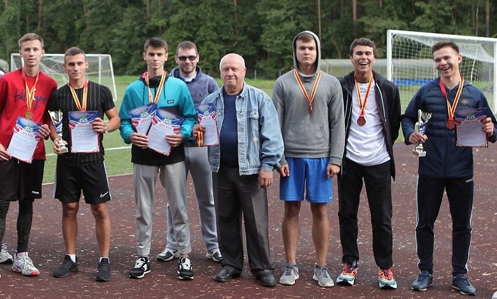 Конаковским легкоатлетам вручили памятные медали «75 лет Победы»