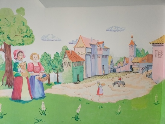 Школу в районе Тверской области украсили сказочными рисунками