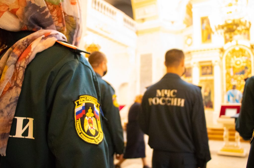 Тверские спасатели приняли участие в праздничном богослужении Тверские спасатели приняли участие в праздничном богослужении