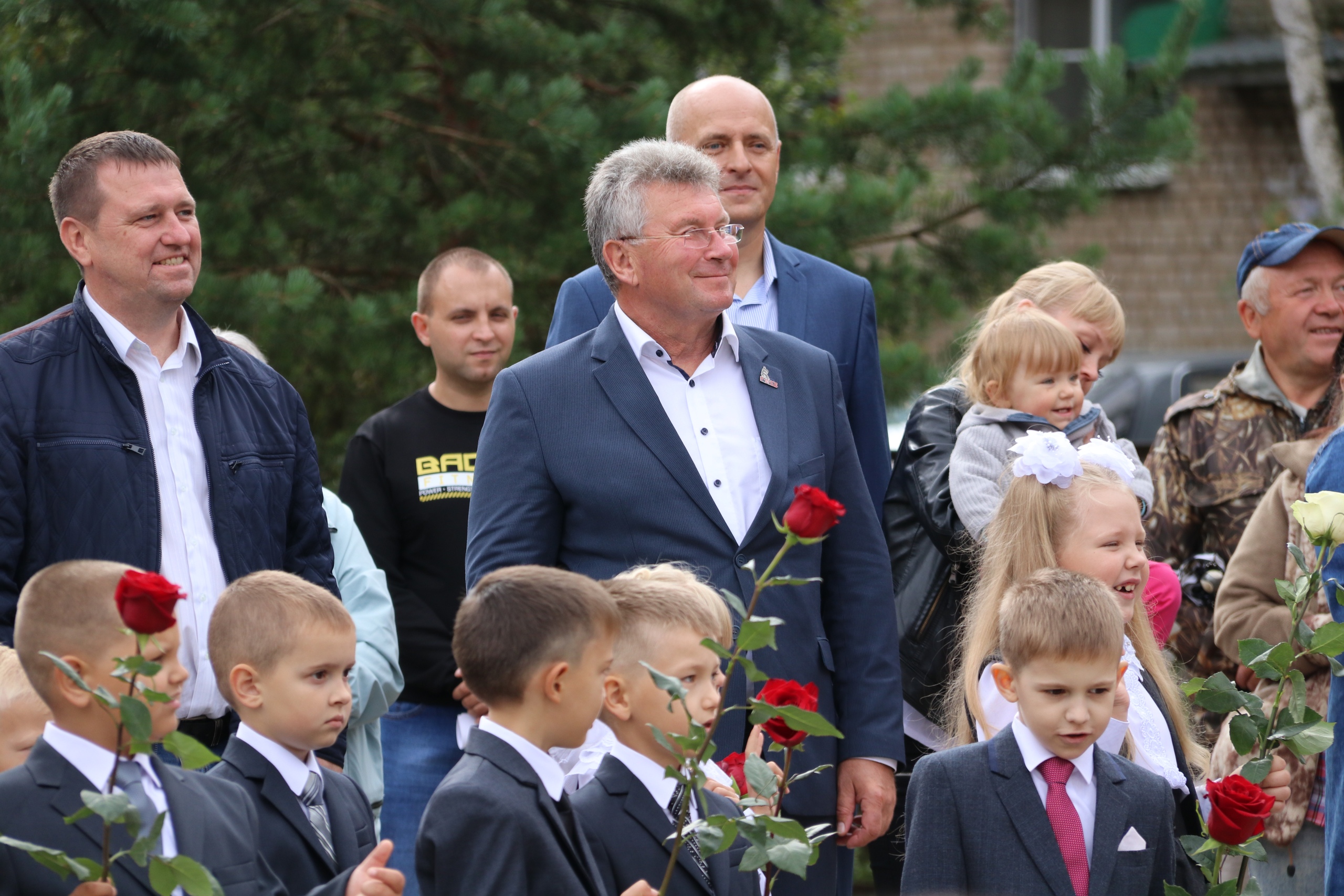 Андрей Белоцерковский на торжественной линейке поздравил ржевских школьников с Днём знаний