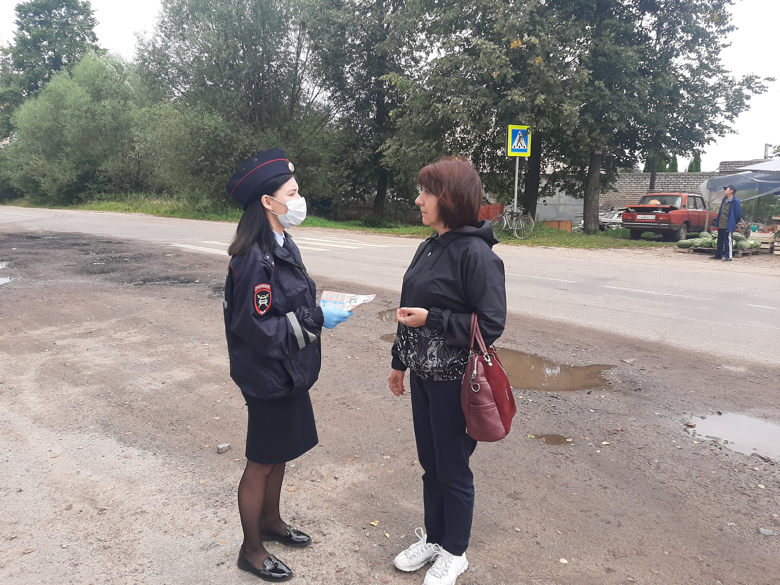 В Тверской области автоинспекторы напомнили пешеходам о правилах безопасности