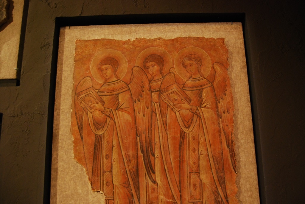 Обломки калязинской Атлантиды: в Москве открылась выставка фресок затопленного монастыря