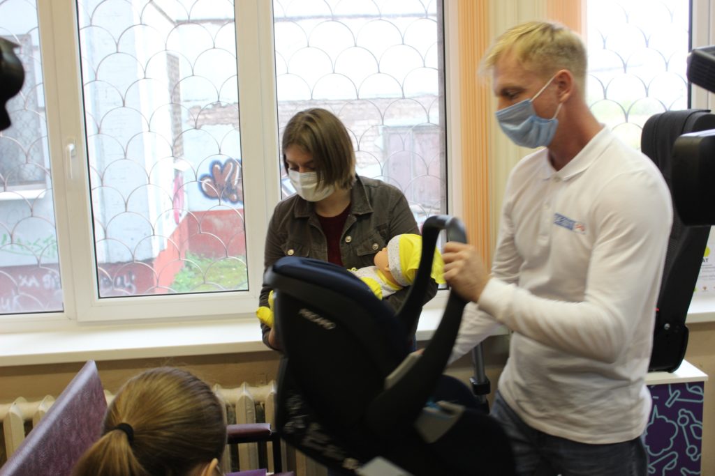 Тверским мамам расскажут о том, как безопасно перевозить детей в автомобиле Тверским мамам расскажут о том, как безопасно перевозить детей в автомобиле