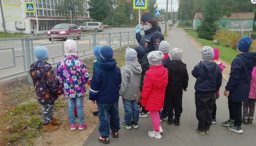Торопецкие дошколята прошли безопасным маршрутом Торопецкие дошколята прошли безопасным маршрутом