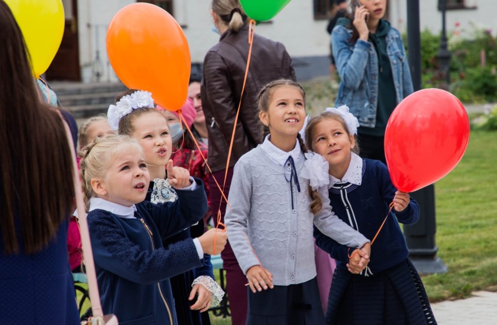 Около шести тысяч первоклассников сели за парты в Твери Около шести тысяч первоклассников сели за парты в Твери