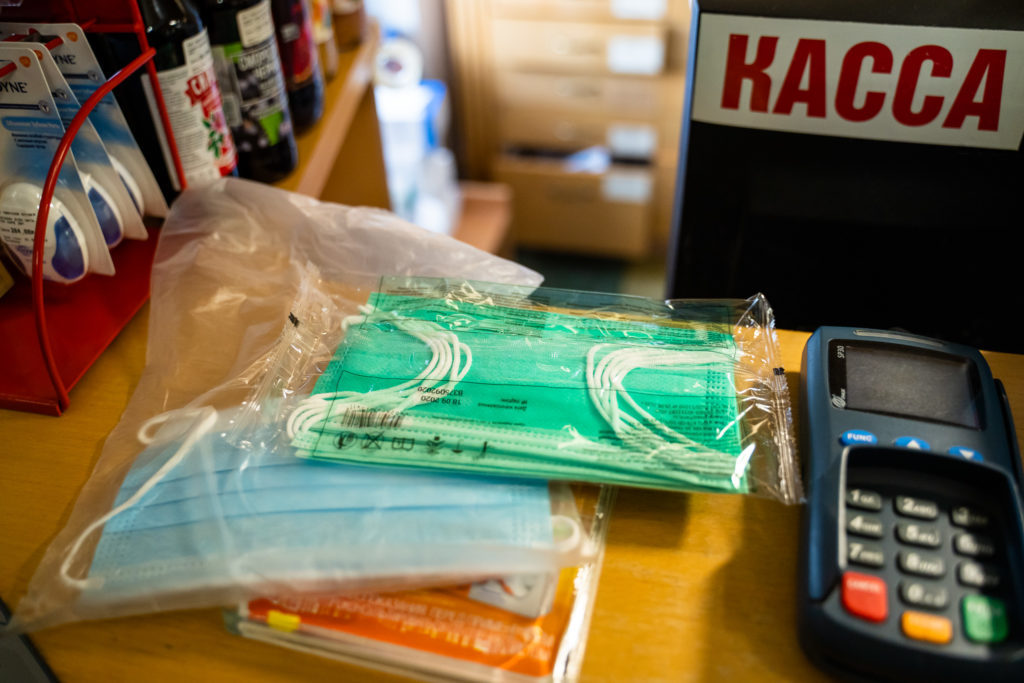 В Твери за день на наличие масок и цен на них проверяют не менее 30 аптек