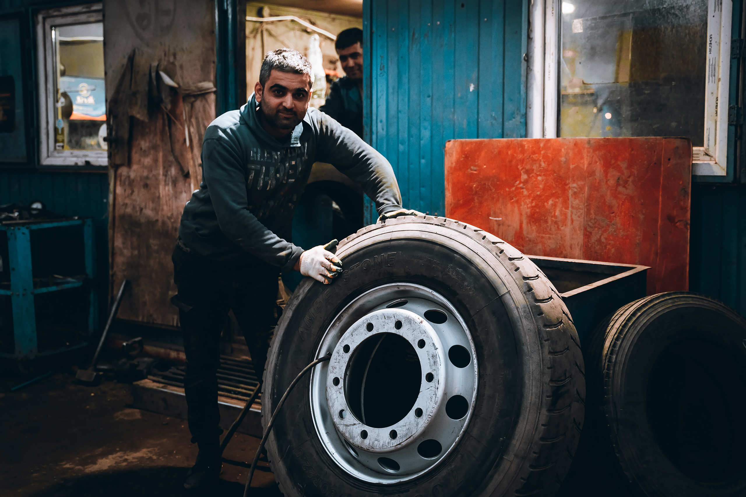 Готовь резину к холодам: как тверскому автомобилисту правильно выбирать и хранить шины