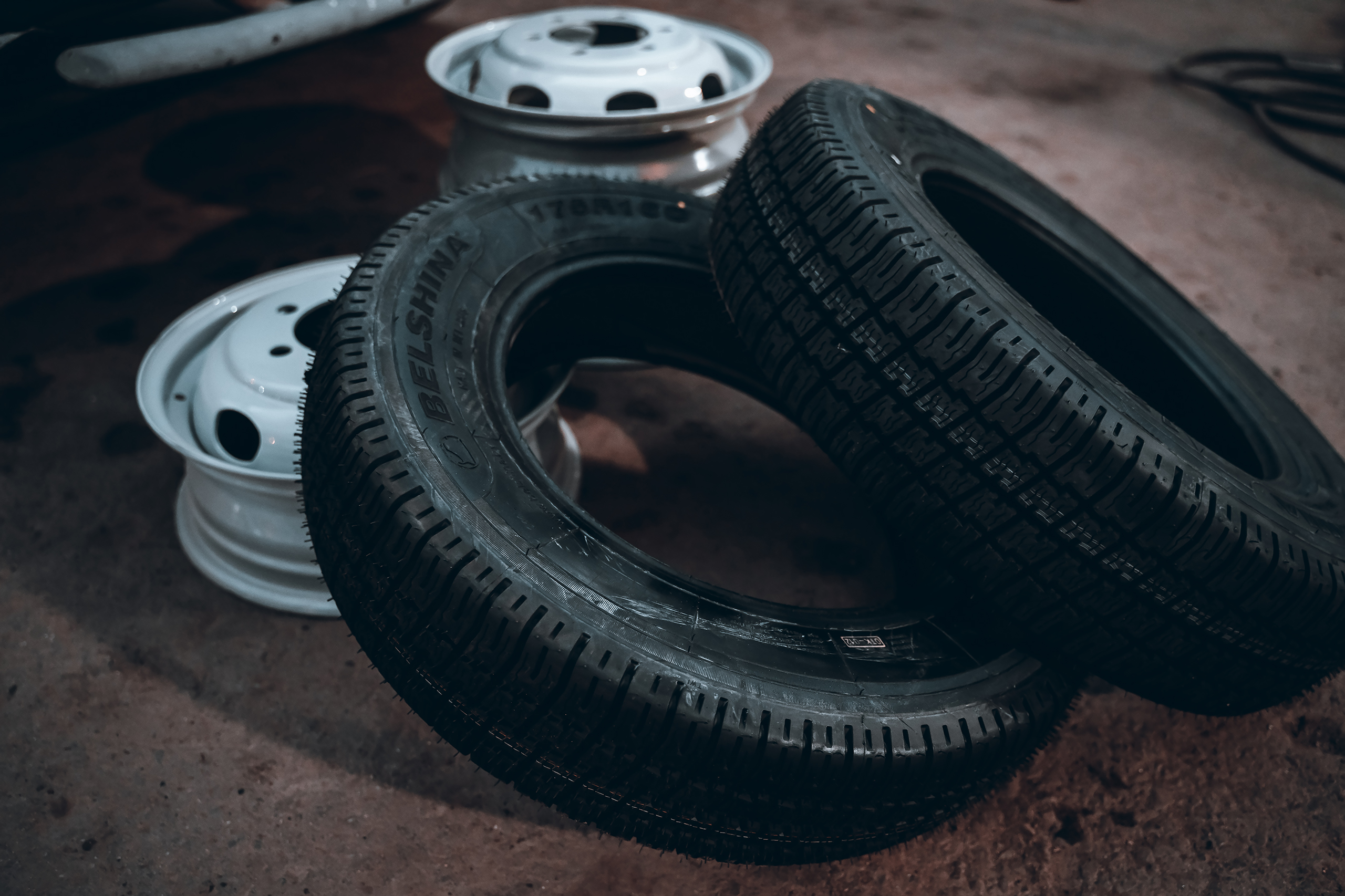 Готовь резину к холодам: как тверскому автомобилисту правильно выбирать и хранить шины