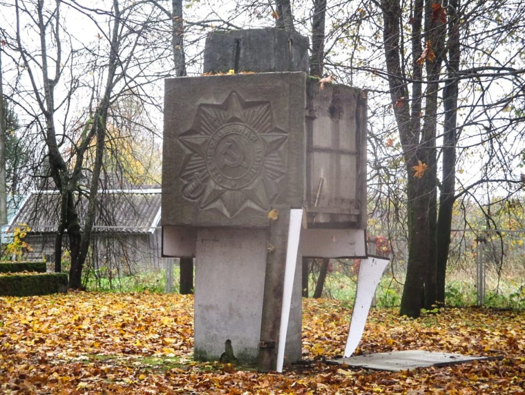 В Тверской области вандалы осквернили память воинов-земляков В Тверской области вандалы осквернили память воинов-земляков