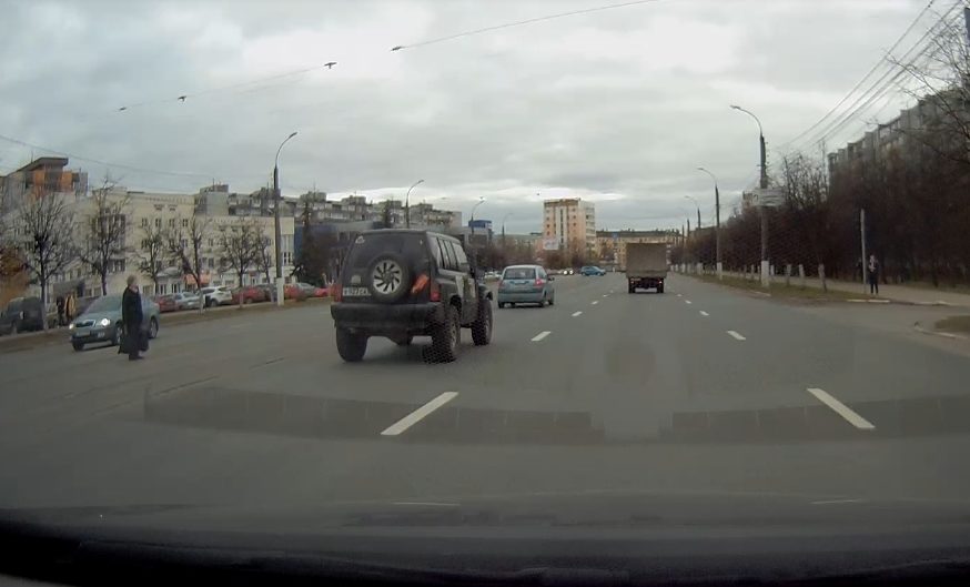 Глупые и опасные: пешеходы-нарушители попали на видеорегистратор в Твери Глупые и опасные: пешеходы-нарушители попали на видеорегистратор в Твери