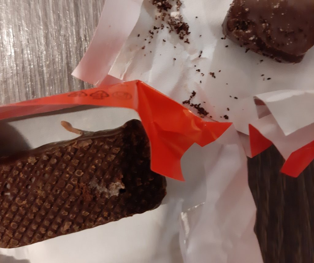 В Твери женщина нашла в купленных конфетах червя