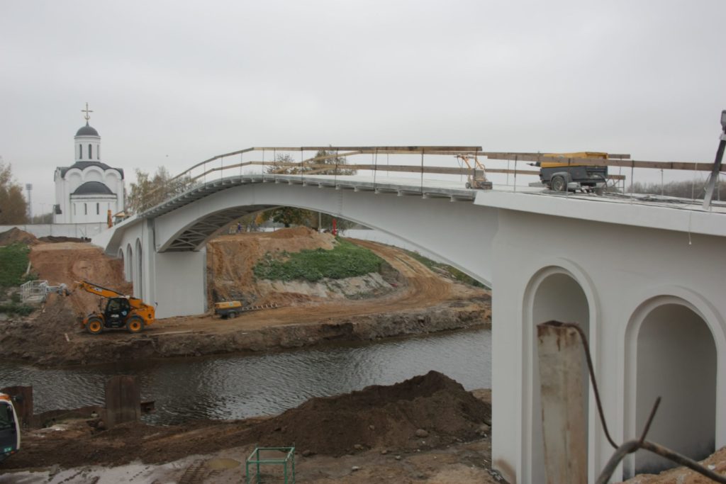 Новый пешеходный мост в центре Твери готов на 85% Новый пешеходный мост в центре Твери готов на 85%