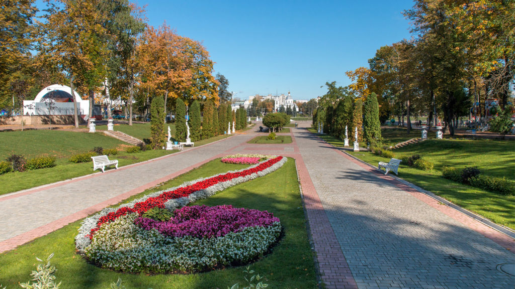 В Твери во время школьных каникул в Горсаду работают аттракционы В Твери во время школьных каникул в Горсаду работают аттракционы