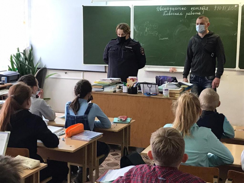 В Вышнем Волочке сотрудники наркоконтроля встретились со школьниками В Вышнем Волочке сотрудники наркоконтроля встретились со школьниками