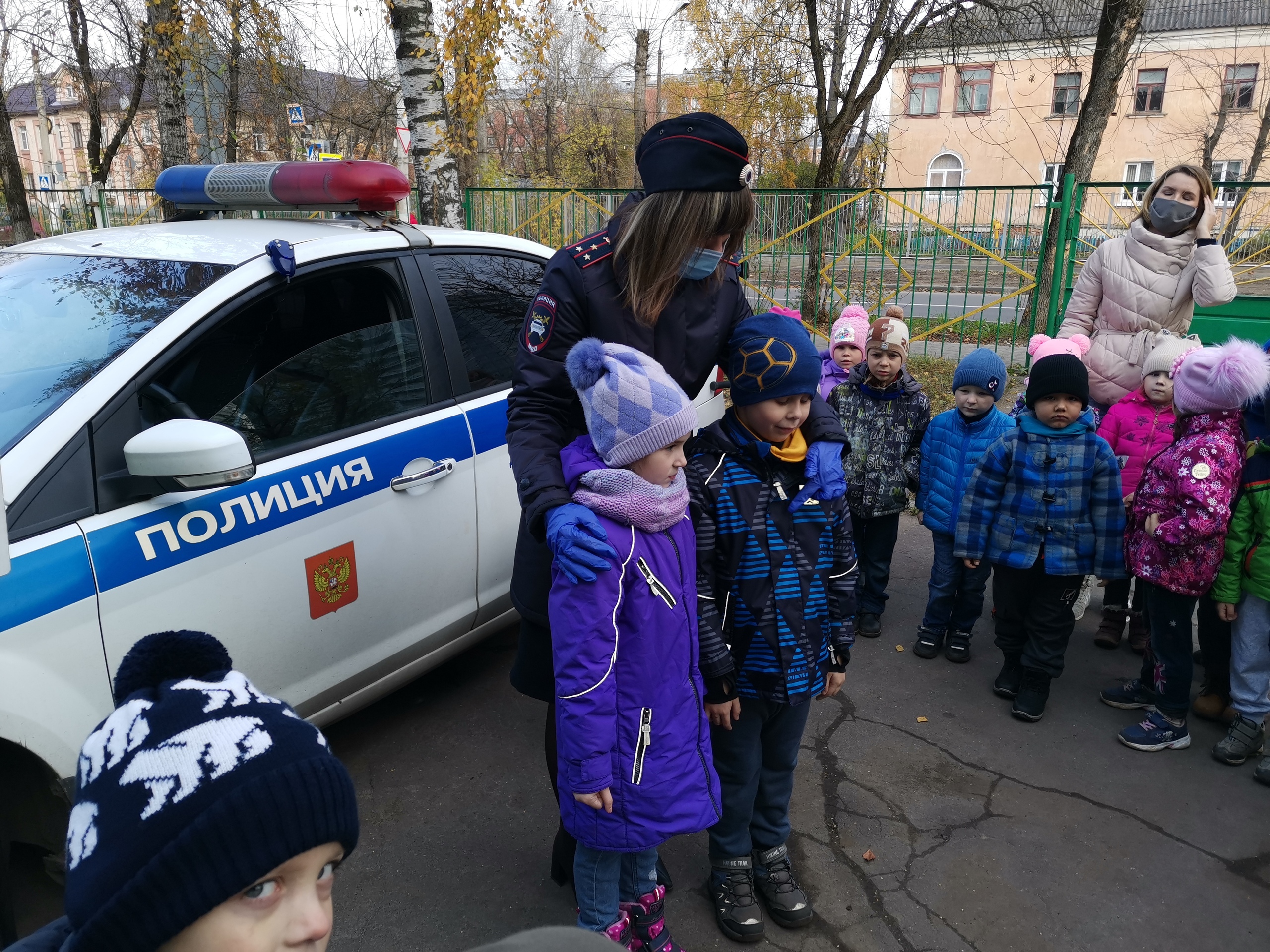 Тверские автоинспекторы учат малышей правилам ПДД