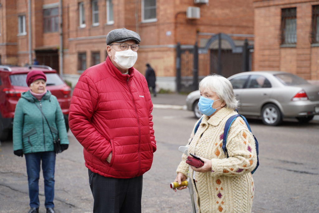 В центре Твери открыли памятник пейзажисту Ефрему Зверькову