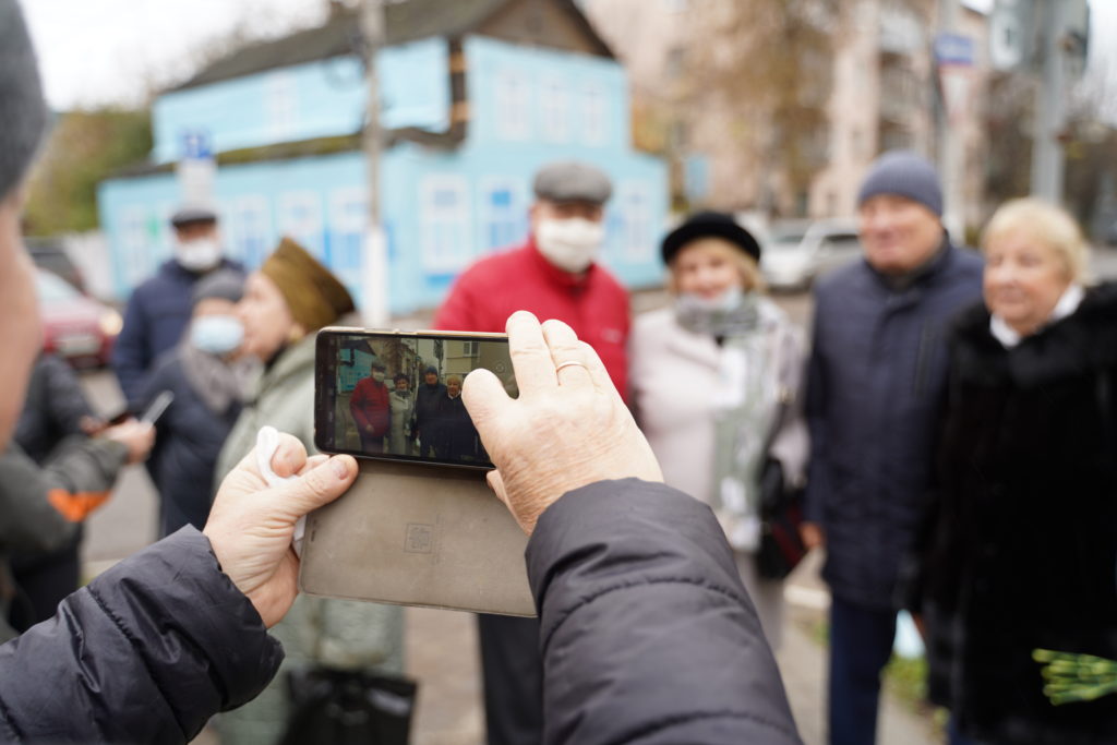 В центре Твери открыли памятник пейзажисту Ефрему Зверькову