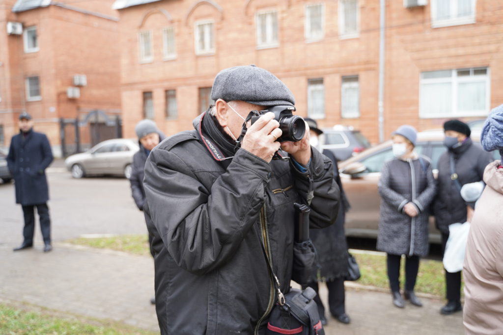 В центре Твери открыли памятник пейзажисту Ефрему Зверькову