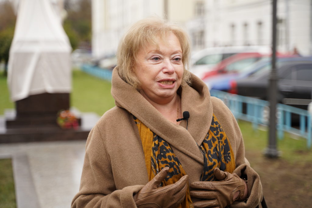 В центре Твери открыли памятник пейзажисту Ефрему Зверькову