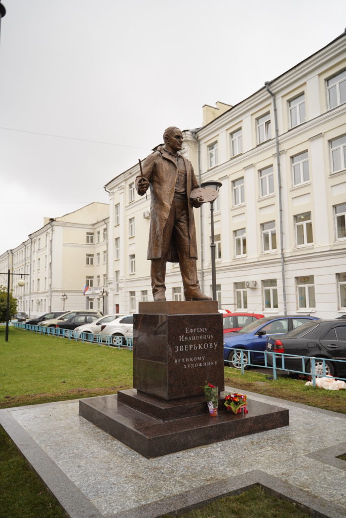 В центре Твери открыли памятник пейзажисту Ефрему Зверькову