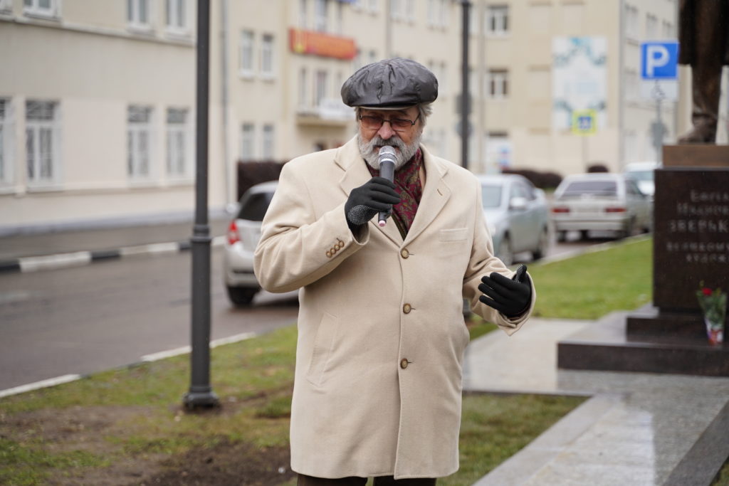 В центре Твери открыли памятник пейзажисту Ефрему Зверькову