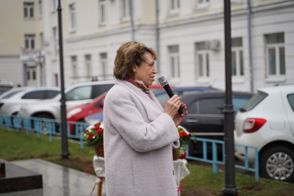 В центре Твери открыли памятник пейзажисту Ефрему Зверькову
