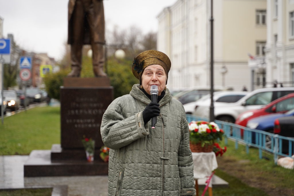 В центре Твери открыли памятник пейзажисту Ефрему Зверькову