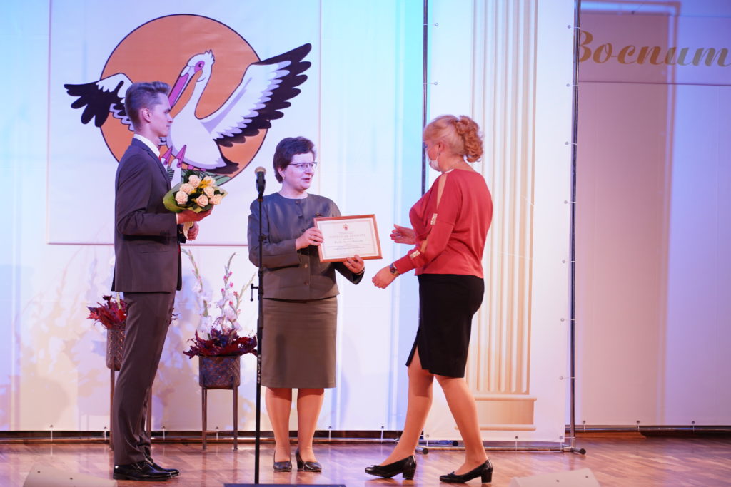 В Тверской области наградили лучших педагогов и воспитателей В Тверской области наградили лучших педагогов и воспитателей