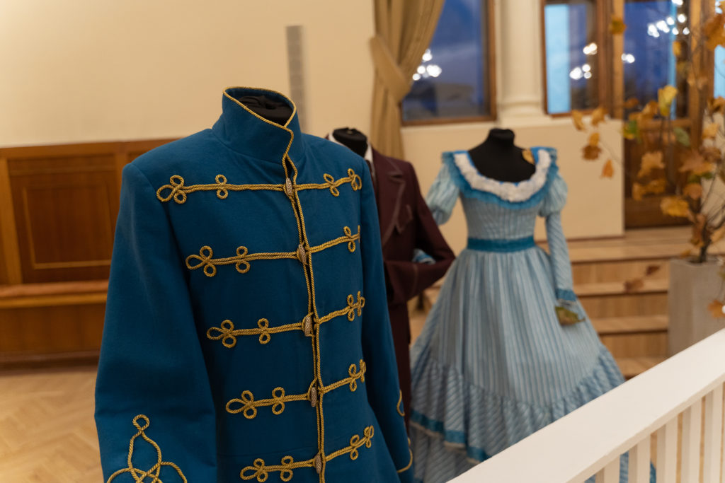 Театр начинается с вешалки: в тверском драмтеатре открыли юбилейный сезон