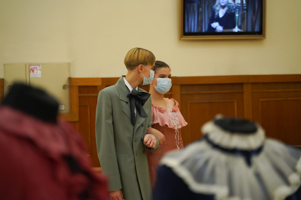 Театр начинается с вешалки: в тверском драмтеатре открыли юбилейный сезон