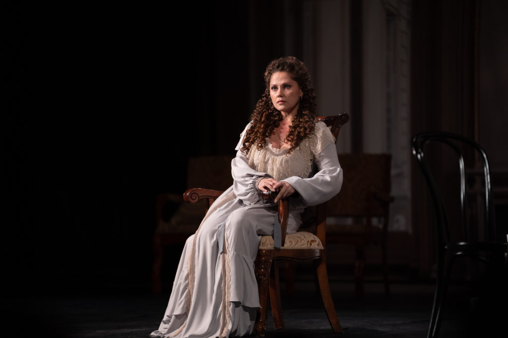 Театр начинается с вешалки: в тверском драмтеатре открыли юбилейный сезон