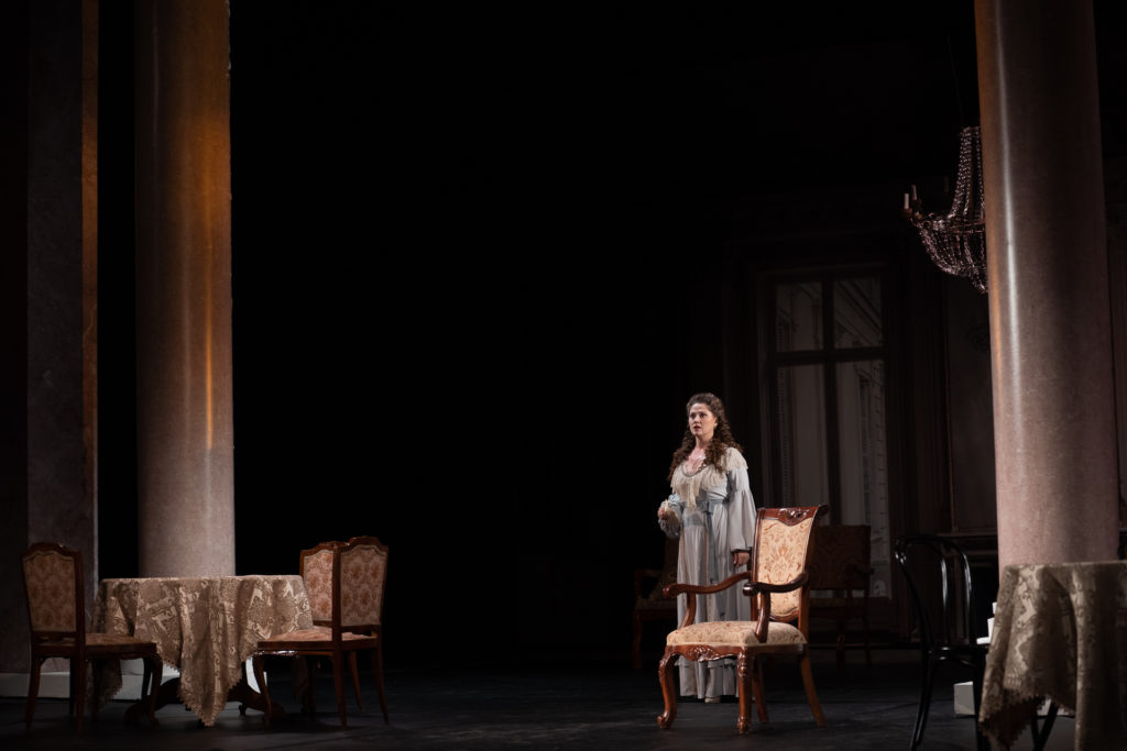 Театр начинается с вешалки: в тверском драмтеатре открыли юбилейный сезон